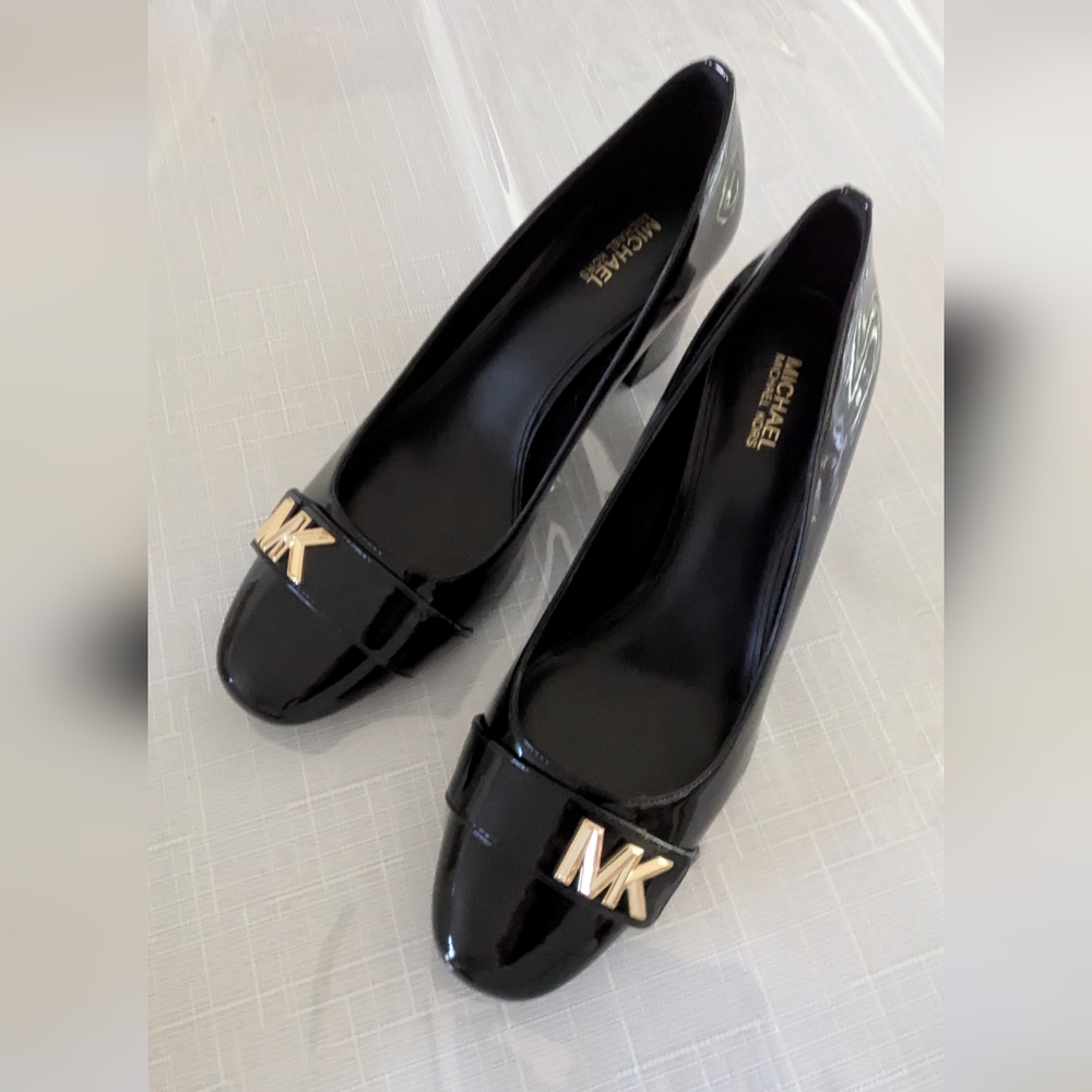 Michael Kors NEW NIB Jilly Flex Black Patent Block Heel Logo Pumps 8 - Picture 8 of 9